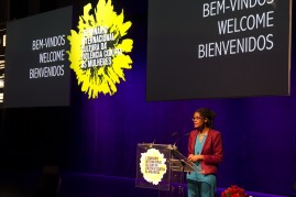 Mestre de cerimônia Djamila Ribeiro abrindo o evento